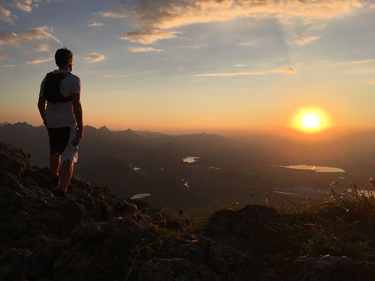 startseite-stefan-blick-in-den-sonnenuntergang